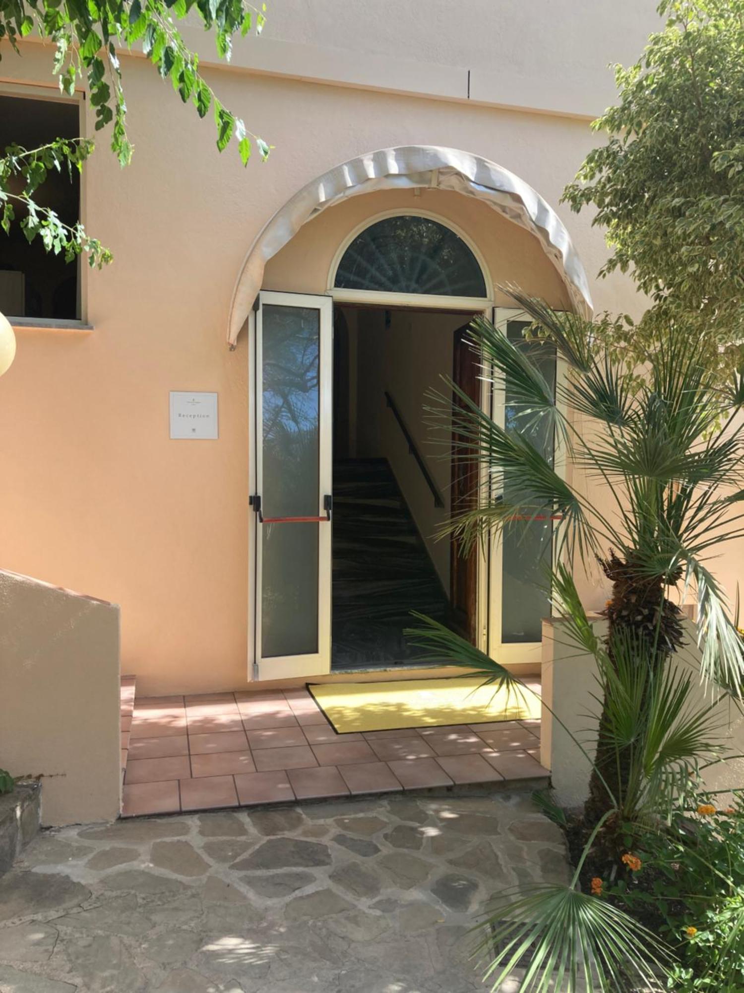 Hotel Fuile 'E Mare Cala Liberotto Exterior foto